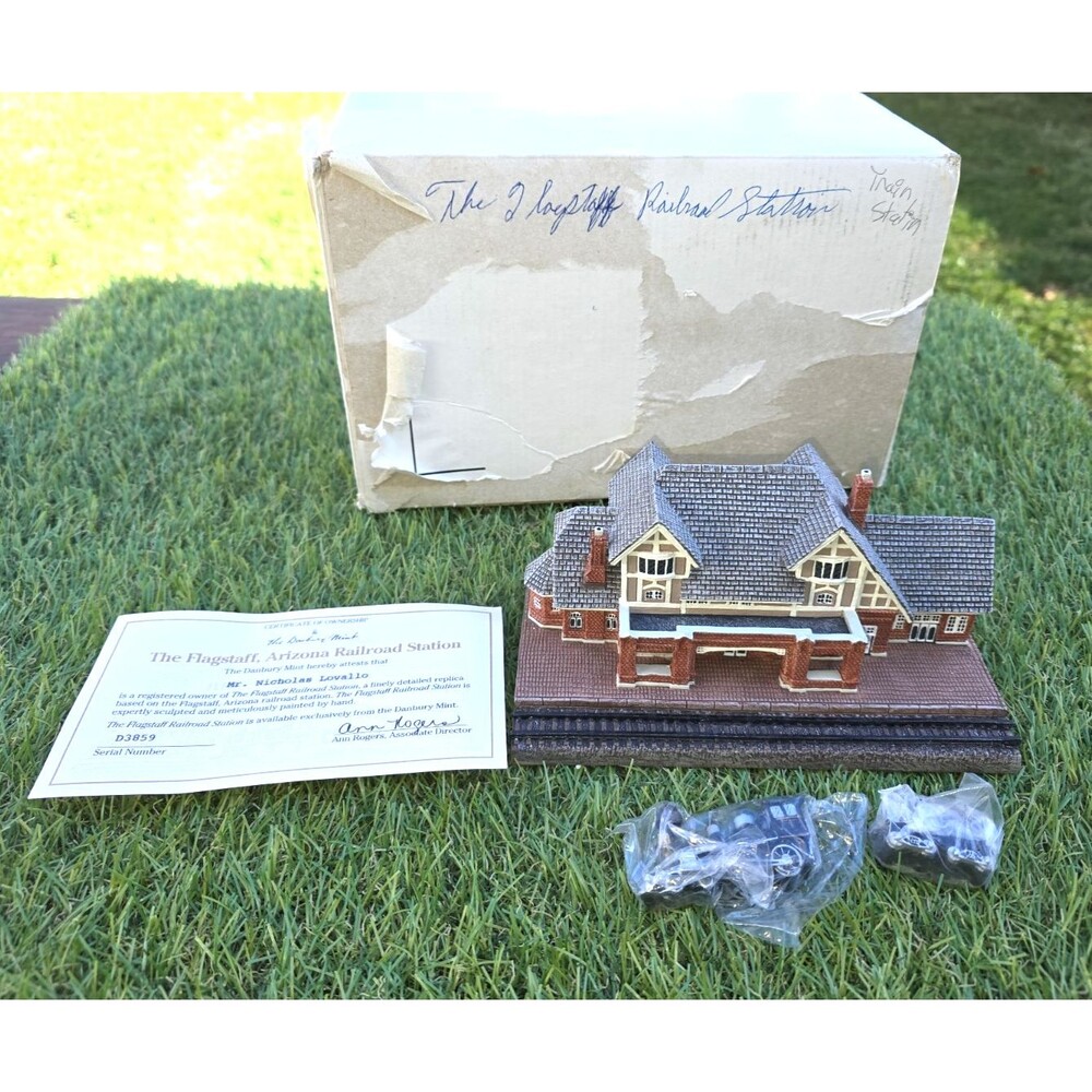 Danbury Mint The Flagstaff Railroad Station New In Open Box Engine And Coal Car